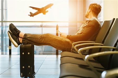 Queda nas tarifas aéreas impulsiona viagens corporativas em maio