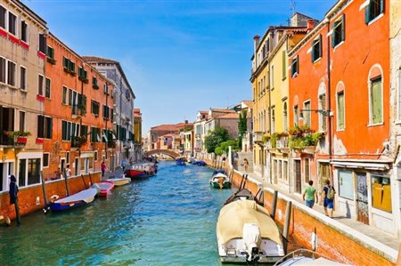 Veneza voltará a cobrar taxa de turistas em 2025; veja datas e valores