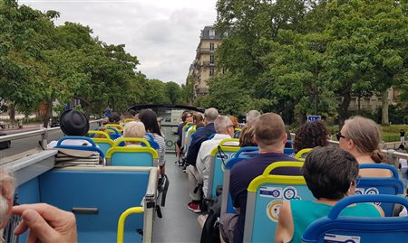 Passeio Hop On/Hop Off em Paris se adapta aos Jogos Olímpicos