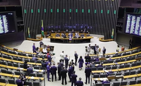 Parlamentares se mobilizam para barrar aumento do IOF no Congresso