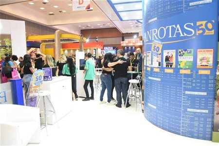Corredores e estandes cheios no 1º dia de Abav Expo 2024; veja fotos