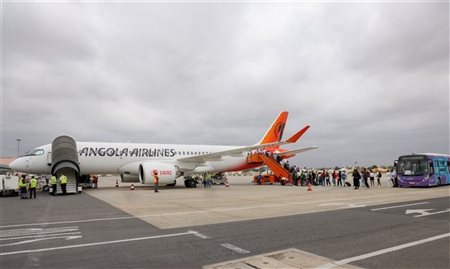 Taag realiza primeiro voo comercial com Airbus A220-300