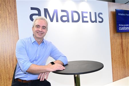 Amadeus adquire SkyLink para acelerar adoção de IA no setor de viagens