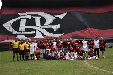 Assist Card reúne os craques da bola e do Turismo para jogo no campo do Flamengo; fotos