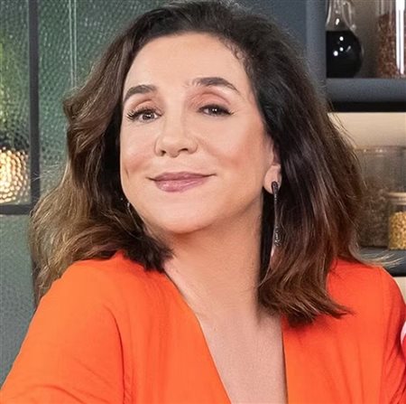 Atriz Marisa Orth palestra no primeiro dia de Fórum PANROTAS 2026; inscreva-se