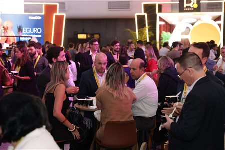 Maceió inspira o almoço do Fórum PANROTAS 2026; veja fotos do segundo dia