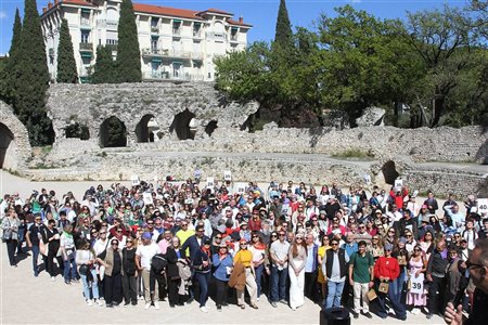 Passeio turístico e gincana marcam o primeiro dia do Rendez Vous en France em Nice; fotos