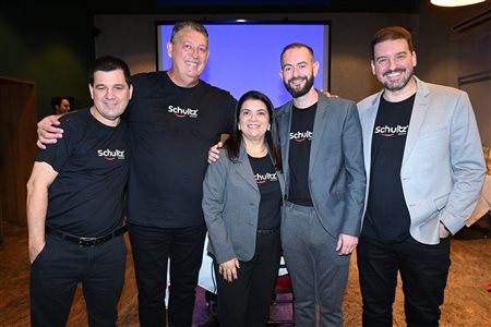 Schultz celebra 40 anos em jantar pré-WTM e oficializa chegada do Grupo Schultz; fotos