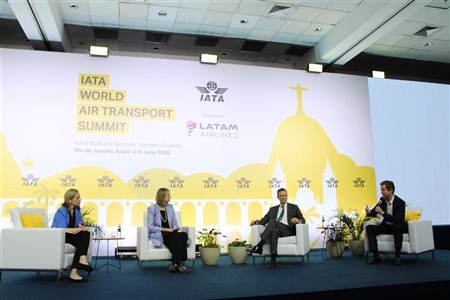 Reuni&atilde;o Geral da Iata debate excesso regulat&oacute;rio e impactos para companhias a&eacute;reas