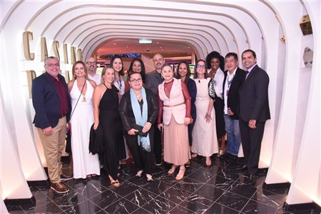 Jantar de gala reúne grupo brasileiro na viagem inaugural do Legend; veja fotos