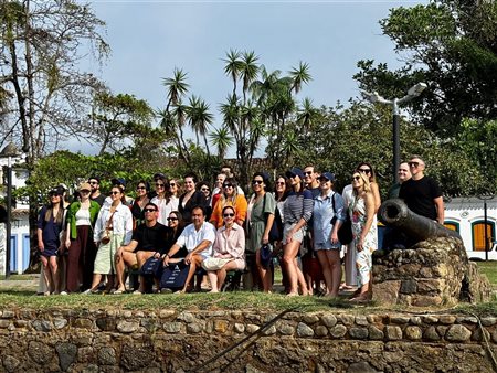 Passeio de escuna pela Ba&iacute;a de Paraty encerra Beyond Experiences 2026; veja fotos