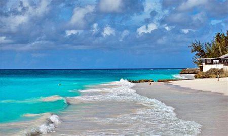 Barbados reduz tempo de quarentena para turistas vacinados