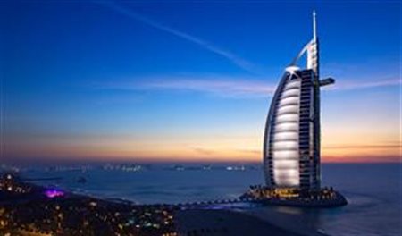 Hotel 7 estrelas de Dubai ganha deque sobre o mar
