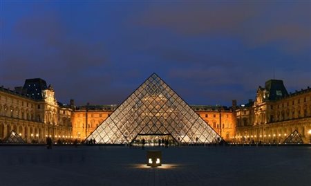 Museu do Louvre reabre em julho com novas regras