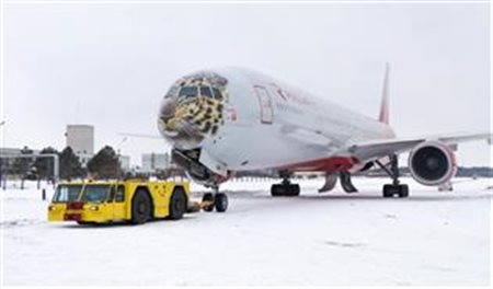 Boeing 777 ganha pintura de leopardo na Rússia