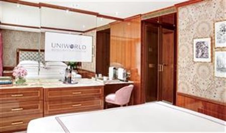 Uniworld lança novo navio S.S. Joie de Vivre em Paris