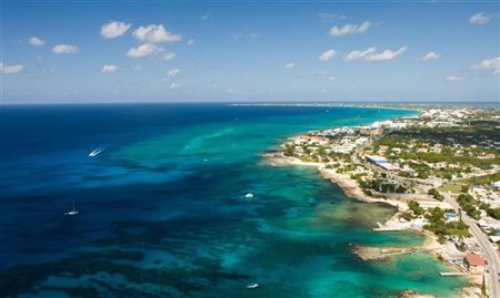 Ilhas Cayman suspendem todas as restrições de viagens