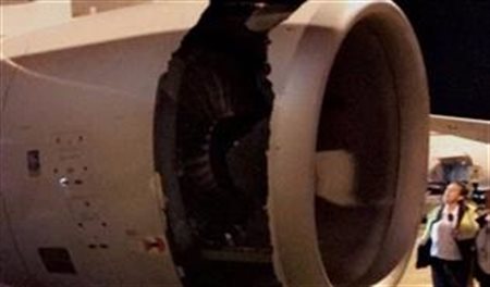 Rombo no motor força pouso de avião em Sidney; fotos