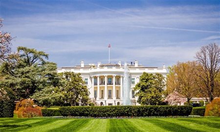 Casa Branca divulga plano para reabrir EUA em 3 fases