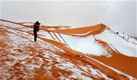 Deserto do Saara ganha camada de neve na Argélia; veja