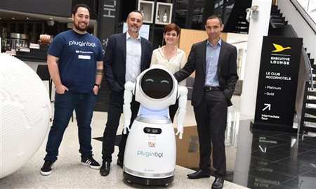 Accor apresenta Phil, seu robô concierge no Brasil