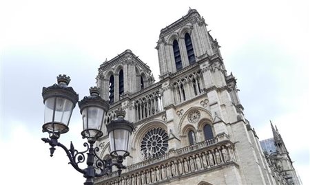 Incêndio atinge catedral de Notre Dame, em Paris