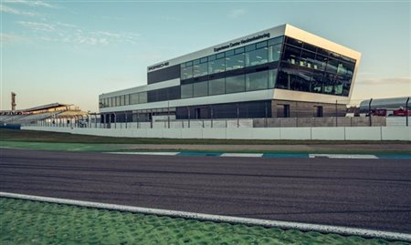 Porsche inaugura Experience Center Hockenheimring, na Alemanha