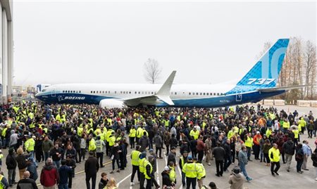 Em meio à crise, Boeing apresenta seu primeiro 737 Max 10