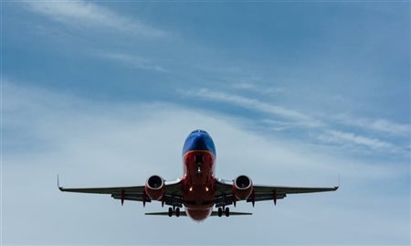 Senadores dos EUA propõem empréstimo a aéreas para conter crise