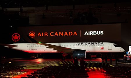 Air Canada apresenta o primeiro Airbus 220 de sua frota