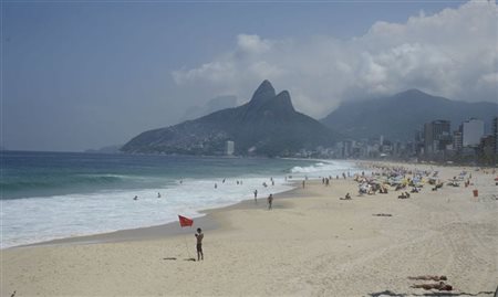 Rio vai testar marcação de lugar na praia, via aplicativo