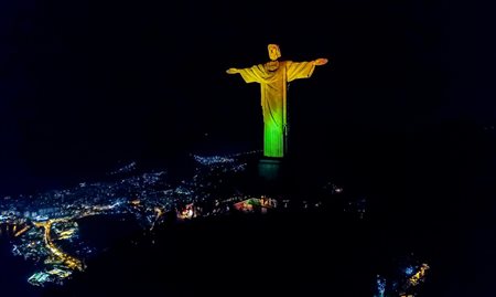 Atrativos do Rio ganham iluminação especial para comemorar reabertura