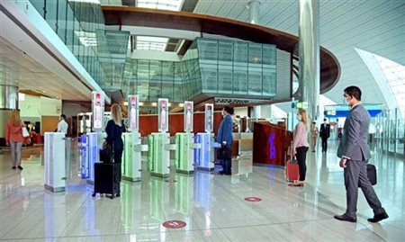 Emirates lança caminho biométrico para evitar contato físico
