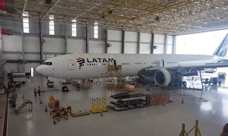Latam realiza seu primeiro check estrutural de Boeing 777 no Brasil