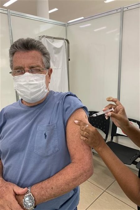 Presidente do SPCVB é vacinado em SP; mande sua foto também