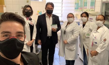 Lummertz e Cássio Oliveira se vacinam em São Paulo; veja fotos