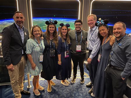 Disney recebe convidados no Space 220, restaurante do Epcot