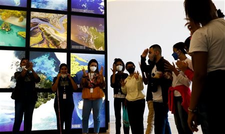 Museus do Rio oferecem visitas mediadas para surdos
