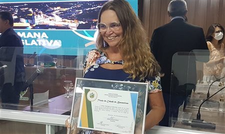 Ruth Avelino, da PBTUR, recebe o título de Cidadã de Bananeiras