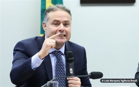 Brasil investiu US$ 6,7/habitante em transporte em 2022, diz ministro