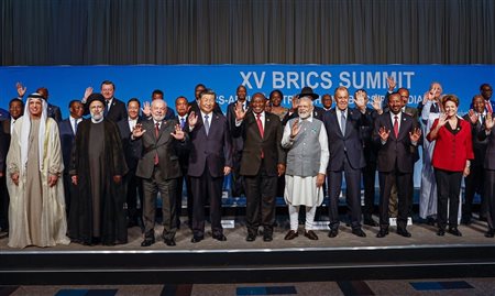Cúpula do Brics aceita adesão de seis novas nações e discute moeda única