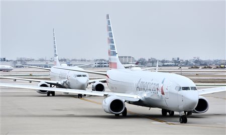 Comissários da American Airlines pedem requerimento de greve