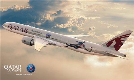 Qatar Airways exibe avião com pintura em homenagem ao Paris Saint-Germain