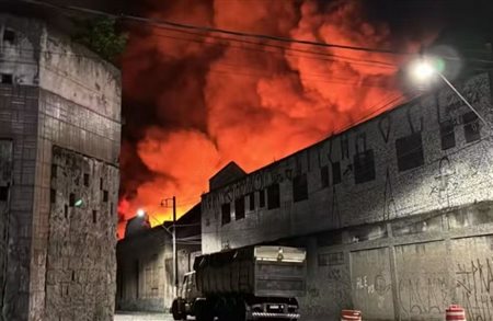Incêndio no porto de Santos é combatido, mas deixa prejuízo