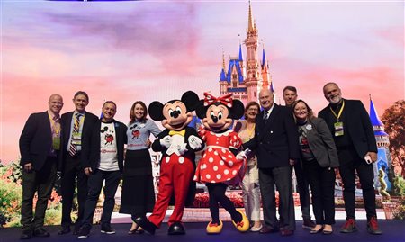 Fórum PANROTAS 2024 tem presença inédita de Mickey e Minnie