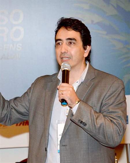 Gustavo Syllos assina com Expo Center Norte (SP)