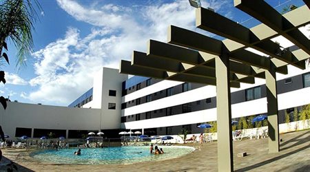 Hotel Viale Cataratas (PR) finaliza reforma de piscinas e área de lazer