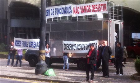 Ex-funcionários da Nascimento fazem protesto em SP