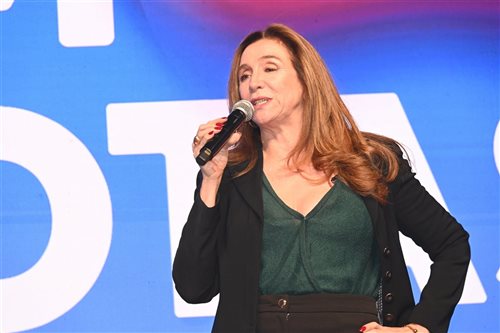 Atriz Marisa Orth fala sobre coragem e protagonismo no Fórum PANROTAS 2026
