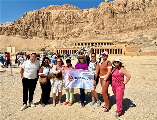 Lusanova leva melhores parceiros ao Vale dos Reis, em Luxor, no Egito; veja fotos